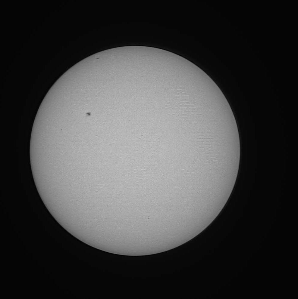 文森斯大学校园上空太阳偏阳的照片. 乔纳森·曼金，2024年4月6日.